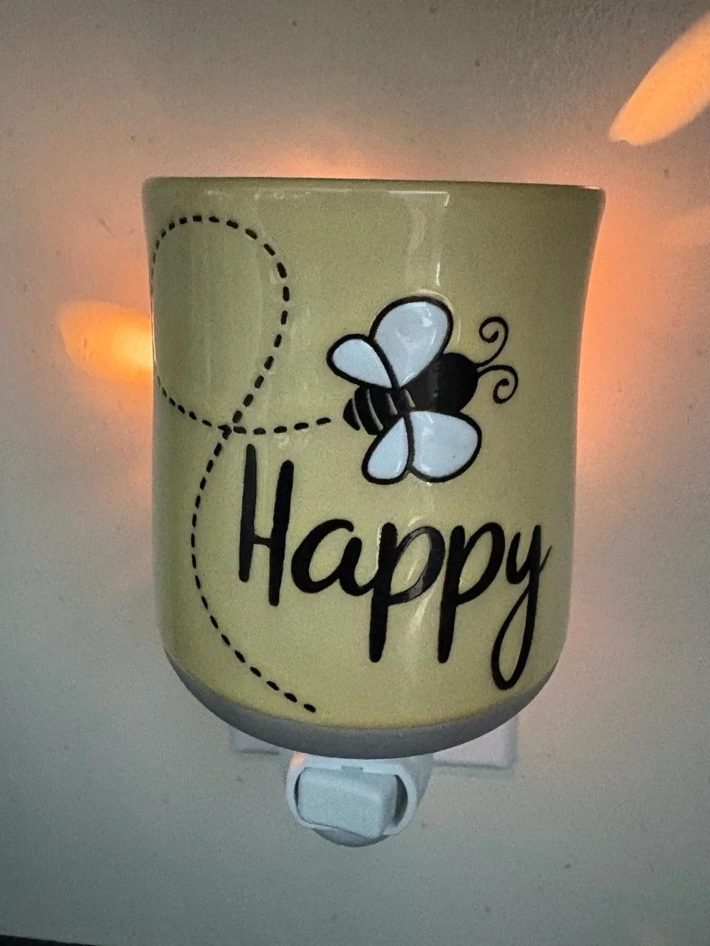 Scentsy Bee Happy Yellow Wax Warmer Wall Plug